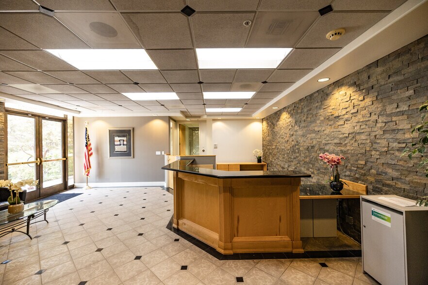 More Photos Of 241 Lombard St, Thousand Oaks Loft Creative Space For Lease