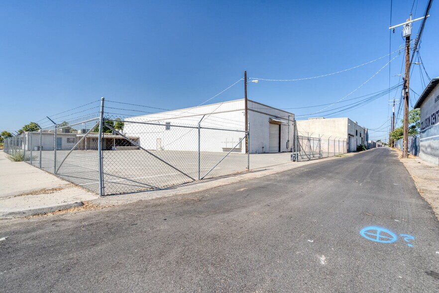 More Photos Of 320 Kentucky St, Bakersfield Manufacturing For Sale