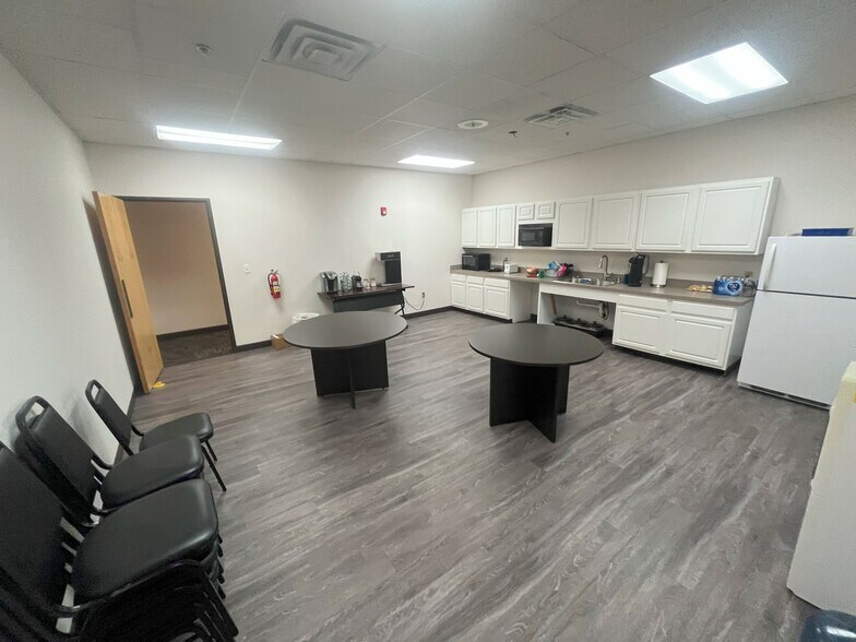 More Photos Of 1608 Royston Ln, Pflugerville Office For Sale