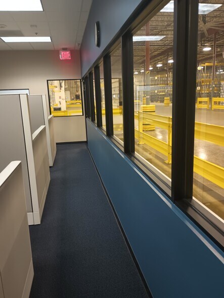 More Photos Of 7702 Parnell St, Houston Distribution For Lease