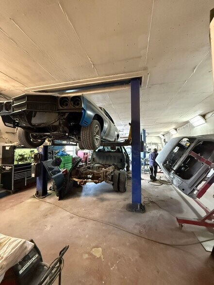 More Photos Of 3921 Donnelly Dr, Kemptville Auto Repair For Sale