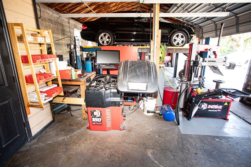 More Photos Of 14825 US Highway 19, Hudson Service For Sale