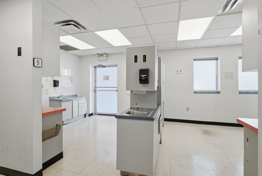 More Photos Of 534 Sumner Ave, Springfield General Retail For Lease