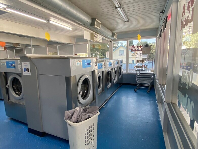 More Photos Of 370 W Sierra Madre Blvd, Sierra Madre Storefront For Lease