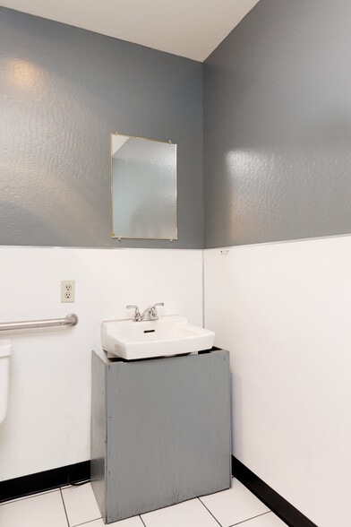 More Photos Of 1552 Beach St, Oakland Food Processing For Sale