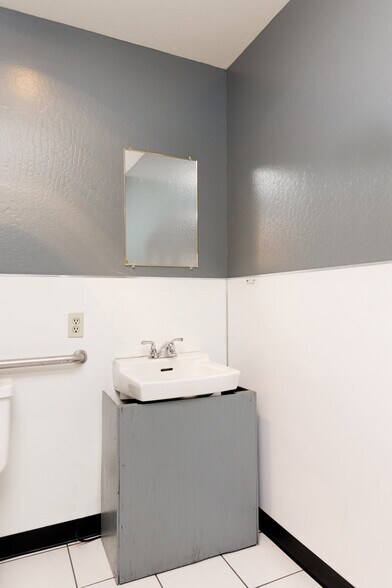 More Photos Of 1552 Beach St, Oakland Food Processing For Sale