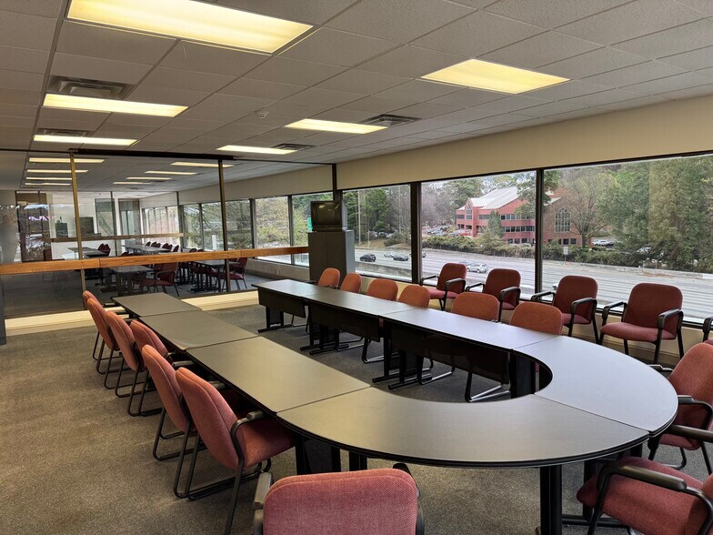 More Photos Of 2707 Buford Hwy, Atlanta Office For Lease
