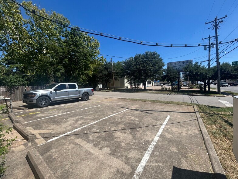 More Photos Of 200 N Beach St, Fort Worth Office For Sale