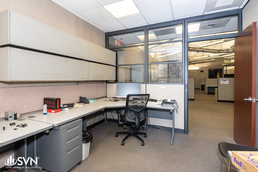 More Photos Of 1460 Sunshine Ln, Lexington Warehouse For Lease