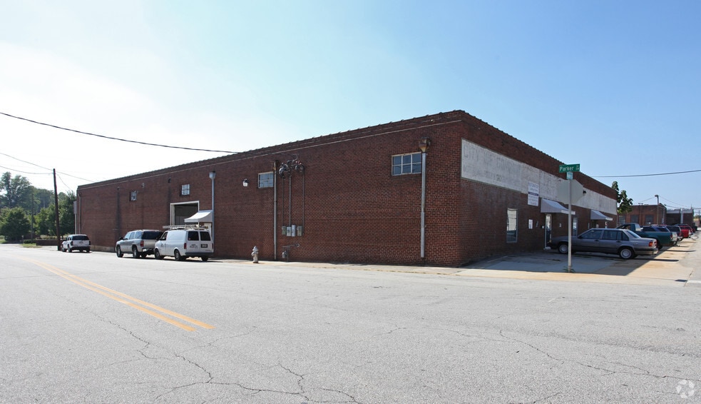 More Photos Of 520 Maple St, Gainesville Warehouse For Lease