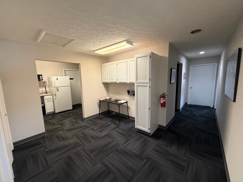 More Photos Of 3959 Fulton Grove Rd, Cincinnati Flex For Sale
