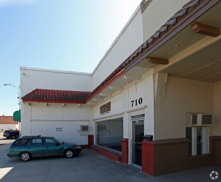More Photos Of 710-712 Arthur St, Caldwell Storefront For Lease