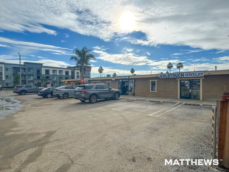 Primary Photo Of 1318 N Santa Fe Ave, Vista Freestanding For Sale