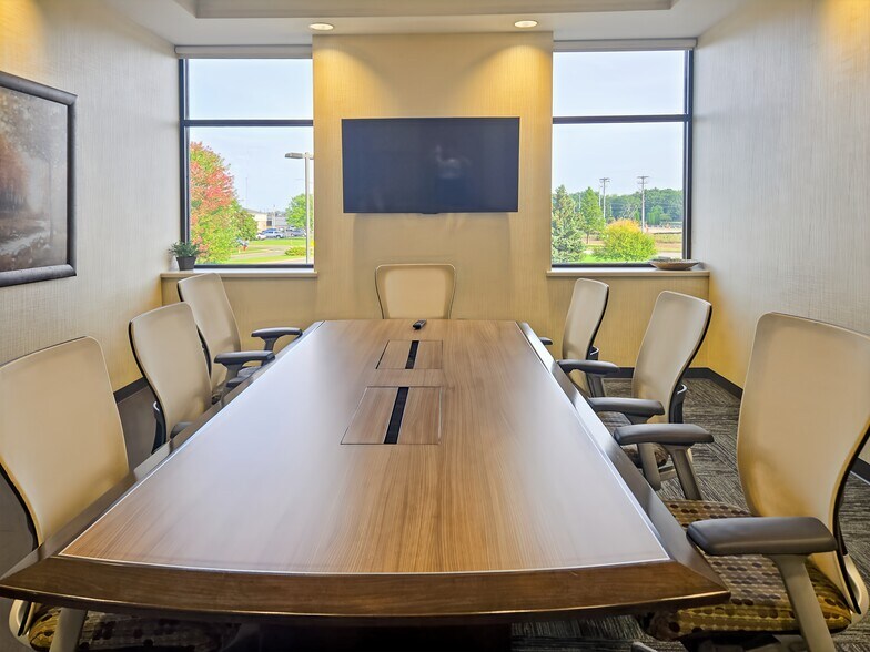 More Photos Of 3402 Oakwood Mall Dr, Eau Claire Coworking Space