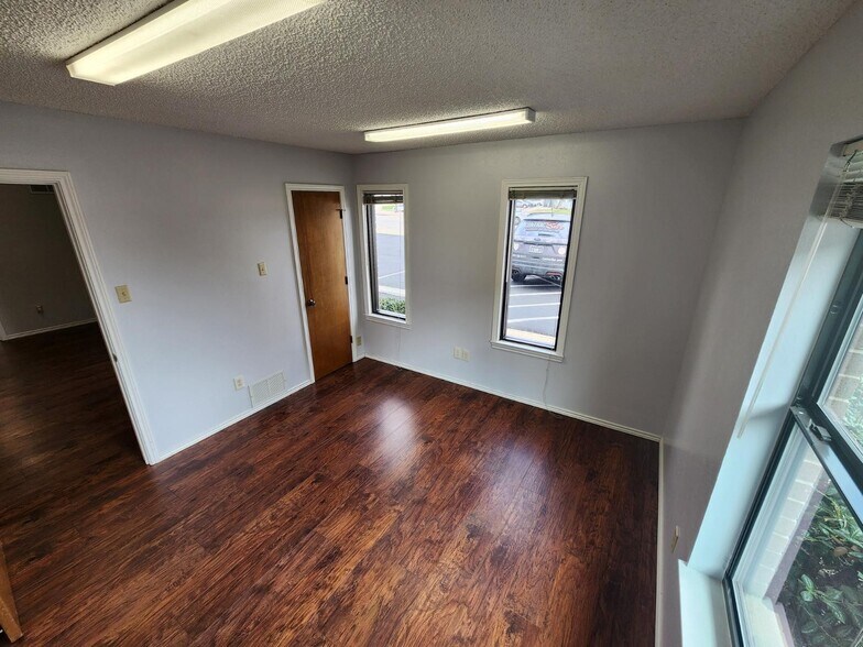 More Photos Of 4509 Rowlett Rd, Rowlett Office For Lease