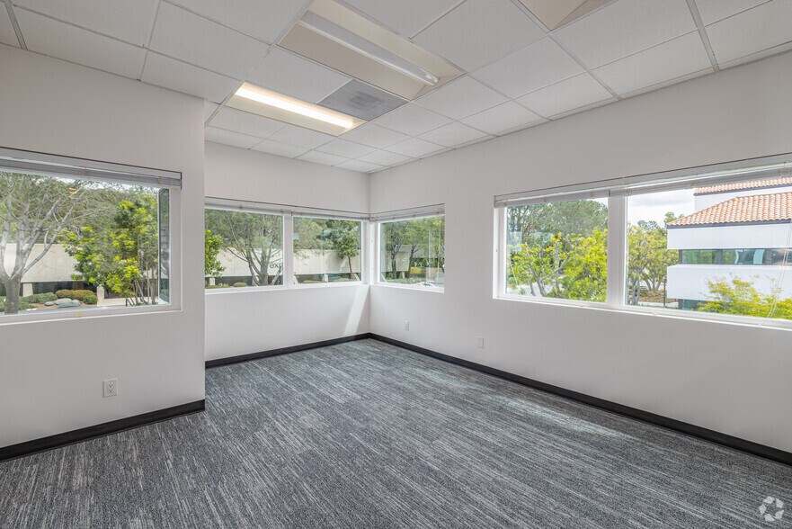 More Photos Of 5677 Oberlin Dr, San Diego Office For Sale