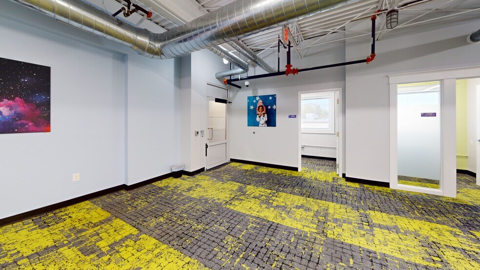 More Photos Of 6161 N Hillside Ave, Indianapolis Loft Creative Space For Lease