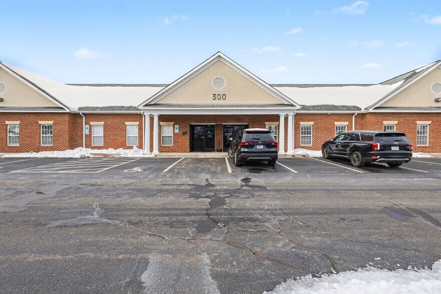 Primary Photo Of 10712 Ballantraye Dr, Fredericksburg Office For Lease