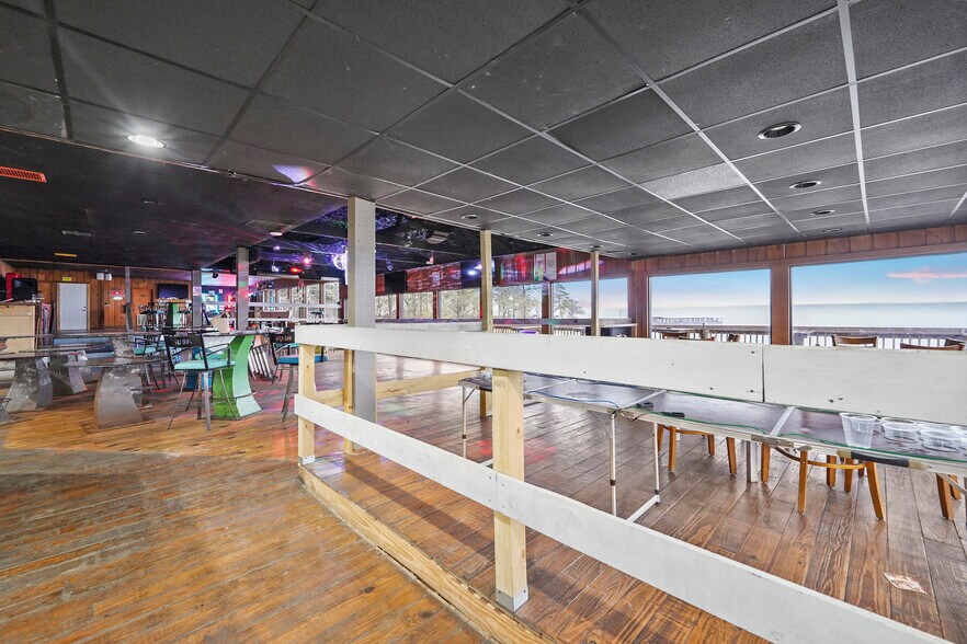 More Photos Of 371 Navaho Trl, Onalaska Restaurant For Lease