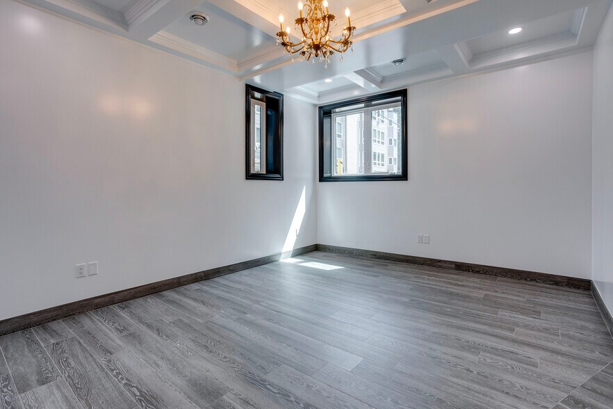 More Photos Of 11833 102 Ave NW, Edmonton Medical For Sale