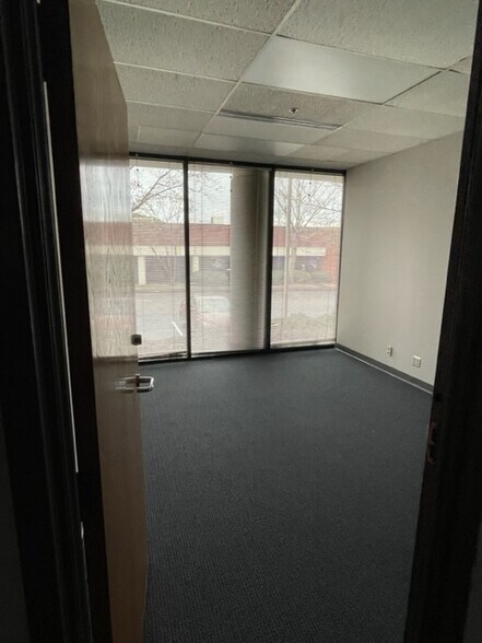 More Photos Of 5700 Highlands Pky SE, Smyrna Light Distribution For Lease