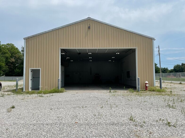 More Photos Of 1600-1602 Centreville Ave, Belleville Flex For Lease