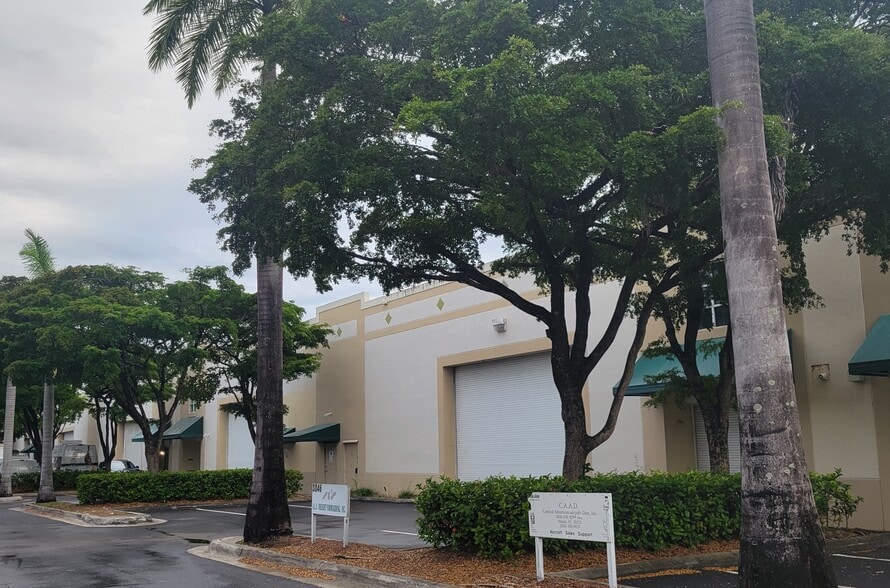 More Photos Of 3030-3050 NW 82nd Ave, Miami Showroom For Lease