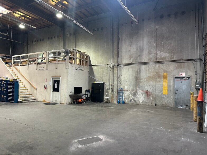 More Photos Of 8805-8815 S 190th St, Kent Unknown For Lease