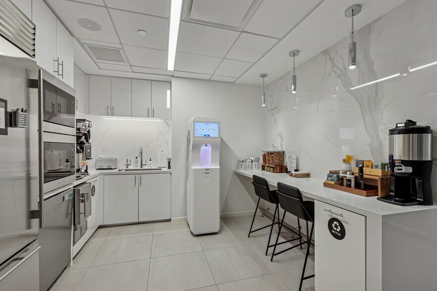 More Photos Of 540 Madison Ave, New York Coworking Space