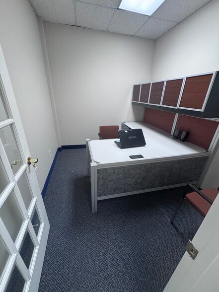 More Photos Of 20 Pidgeon Hill Dr, Sterling Medical For Lease