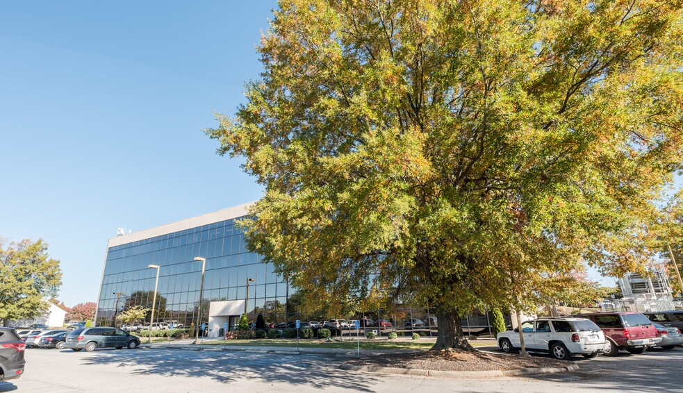 More Photos Of 4910 Valley View Blvd, Roanoke Medical For Sale