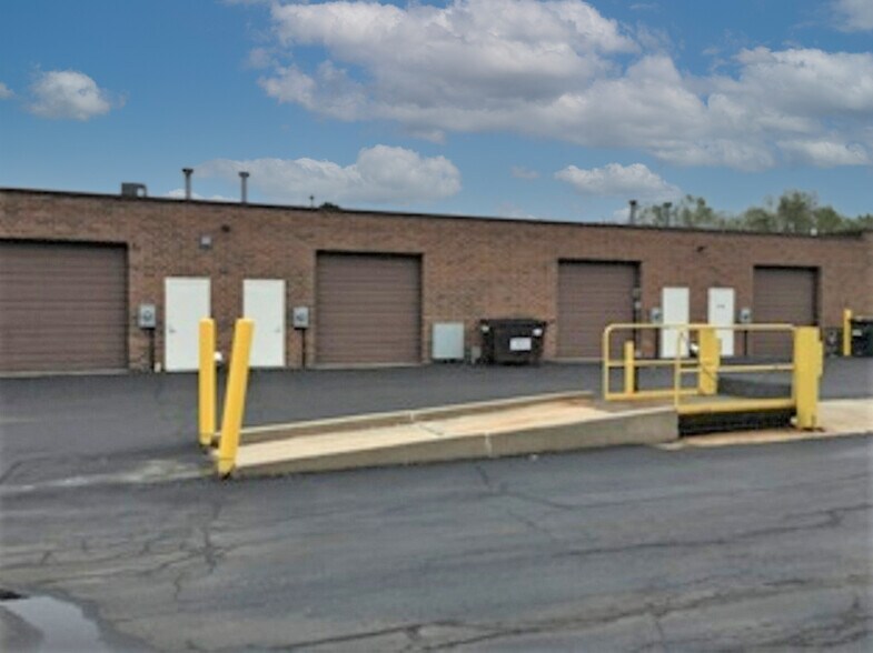 More Photos Of 4511-4569 Prime Pky, Mchenry Warehouse For Lease
