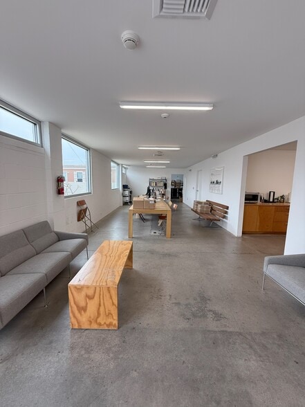 More Photos Of 1100-1102 W 135th St, Gardena Manufacturing For Sale