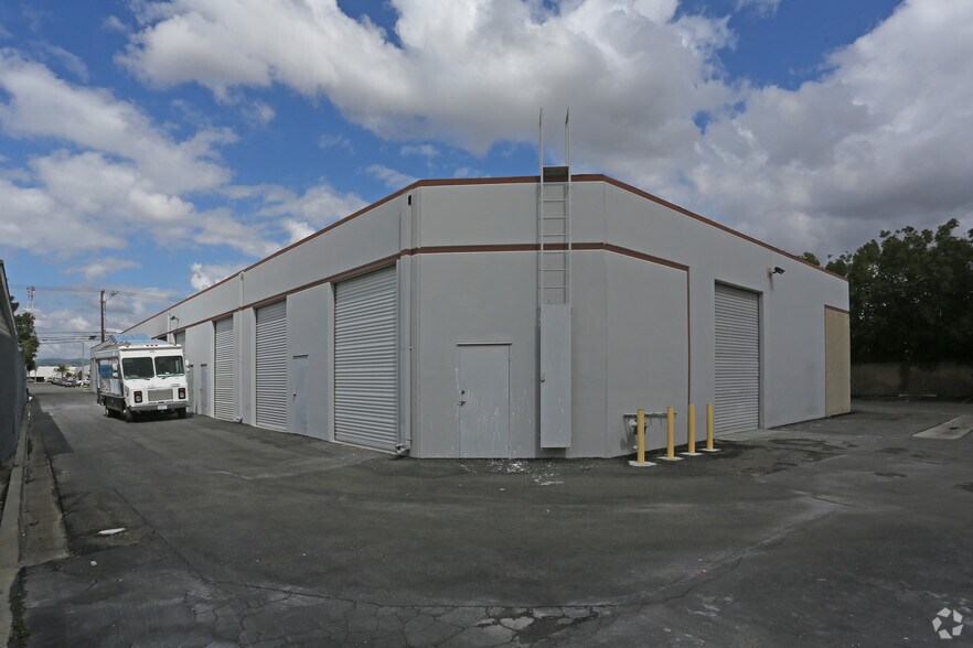 More Photos Of 3010 E Coronado St, Anaheim Manufacturing For Lease