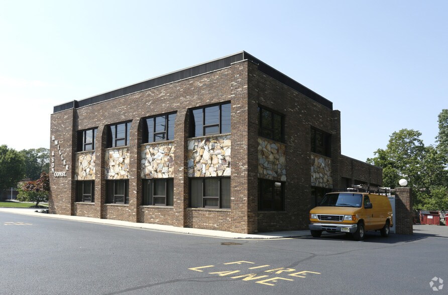 More Photos Of 270 Drum Point Rd, Brick Office For Lease