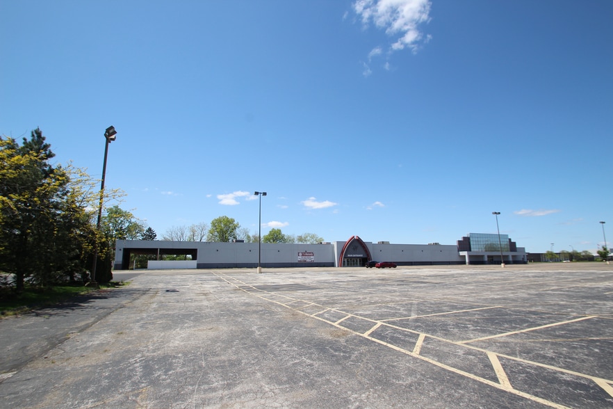 More Photos Of 1700-1730 Brittain Rd, Akron Freestanding For Lease