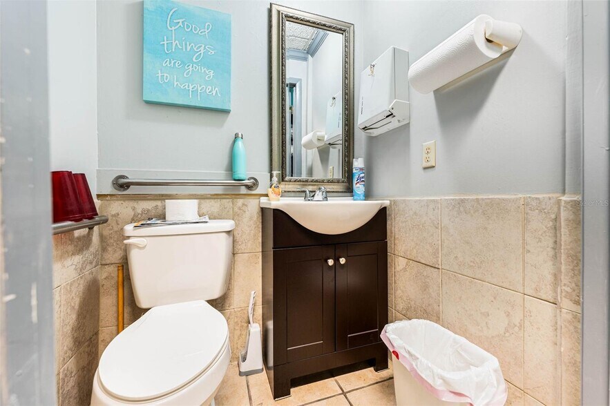 More Photos Of 18-20 E Plant St, Winter Garden General Retail For Sale