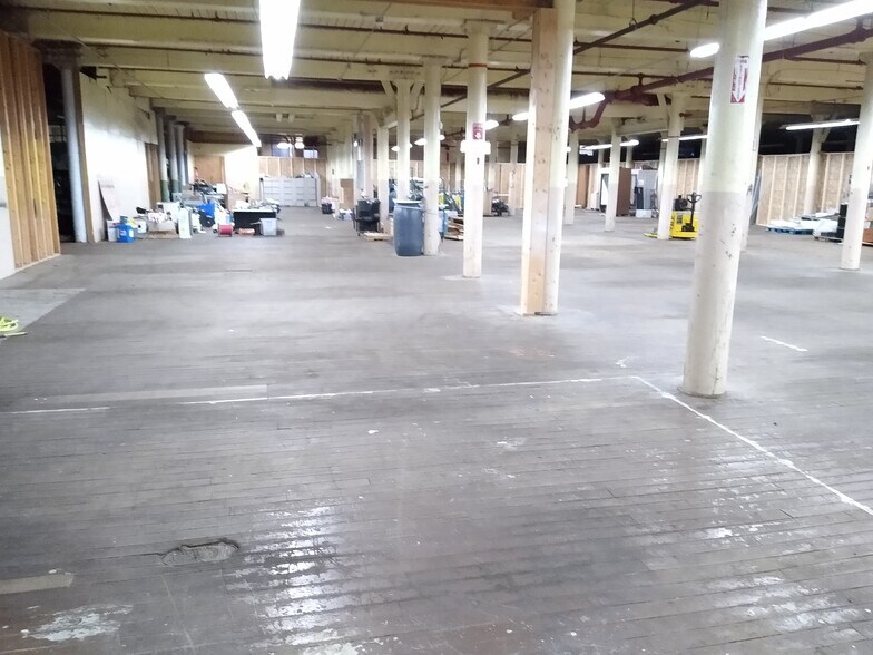 More Photos Of 209 Weeden St, Pawtucket Warehouse For Lease