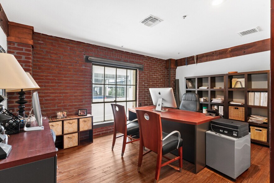 More Photos Of 1121 E Twiggs St, Tampa Loft Creative Space For Lease