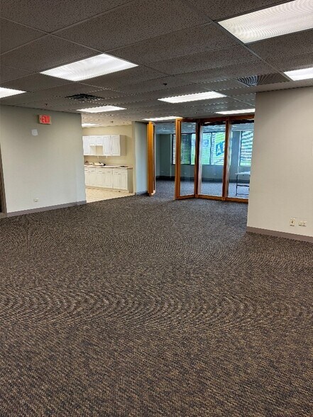 More Photos Of 220 W Campus Dr, Arlington Heights Research And Development For Lease