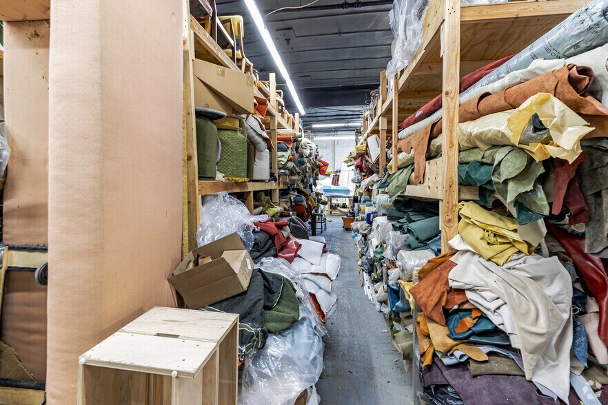 More Photos Of 830 Barry St, Bronx Warehouse For Lease