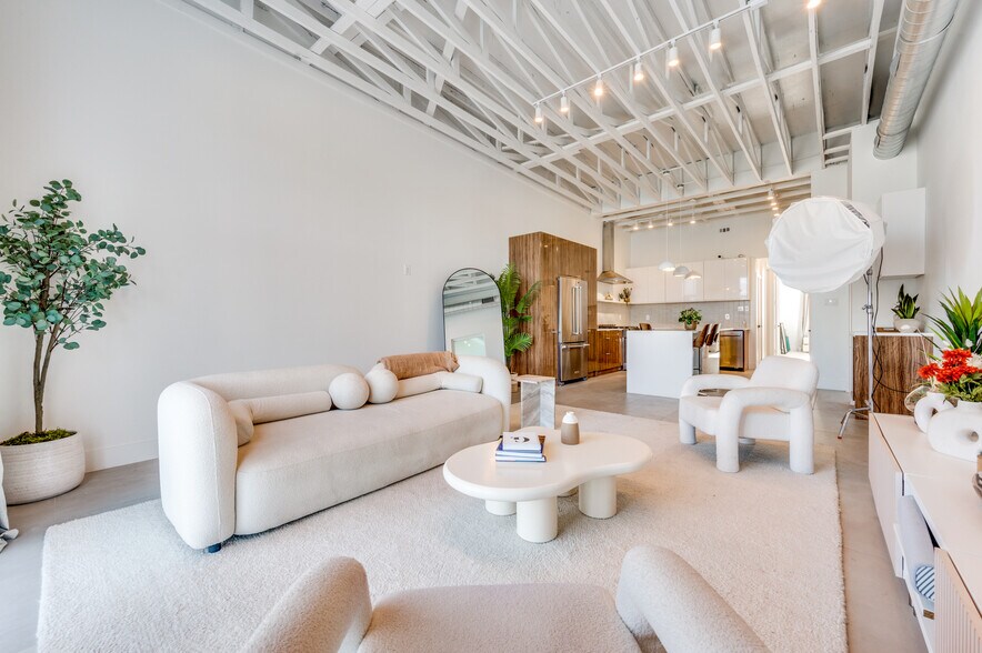 More Photos Of 4759 Algiers St, Dallas Loft Creative Space For Lease