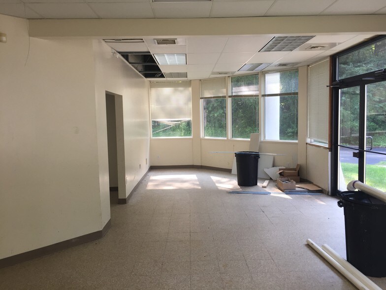 More Photos Of 275 Center Rd, Monroeville Office For Lease