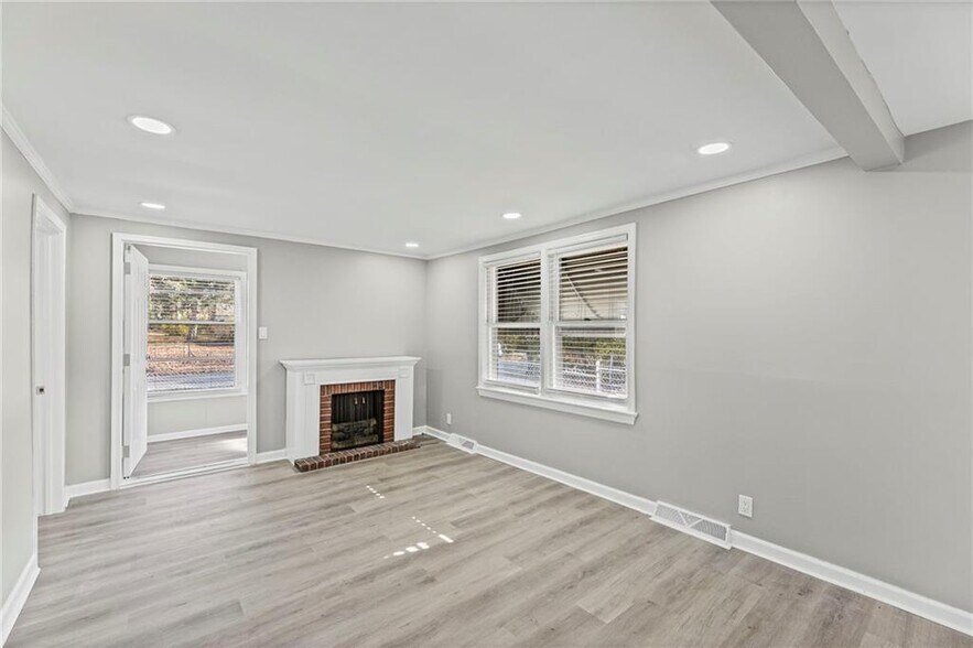 More Photos Of 13120 4th St, Grandview Industrial For Sale