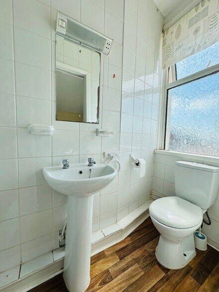 More Photos Of 4 Station Rd, Blackpool Hotel For Sale