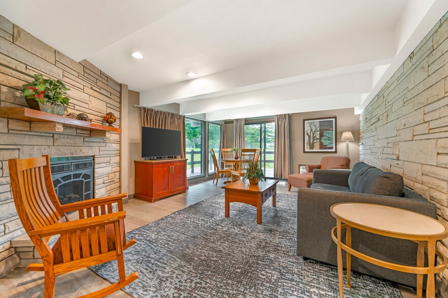 More Photos Of 250 W Church St, Mishicot Hotel For Sale