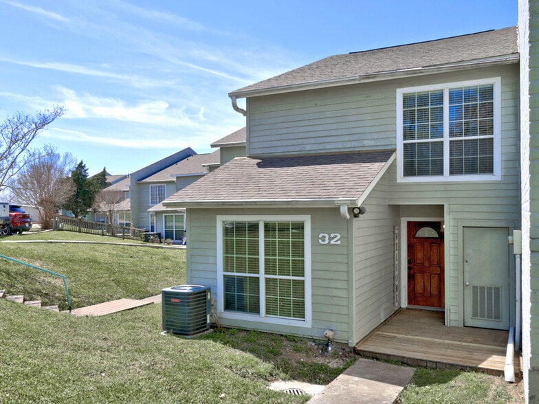 More Photos Of 100 Edgewater Dr, Livingston Apartments For Sale