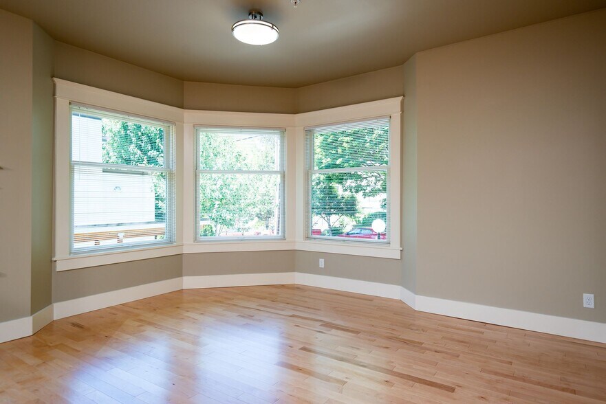 More Photos Of 2520 SE Madison St, Portland Apartments For Sale