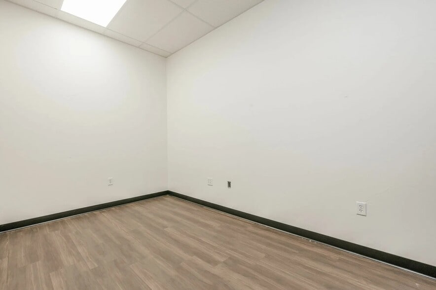 More Photos Of 9400 Hillside Rd, Amarillo Storefront For Sale