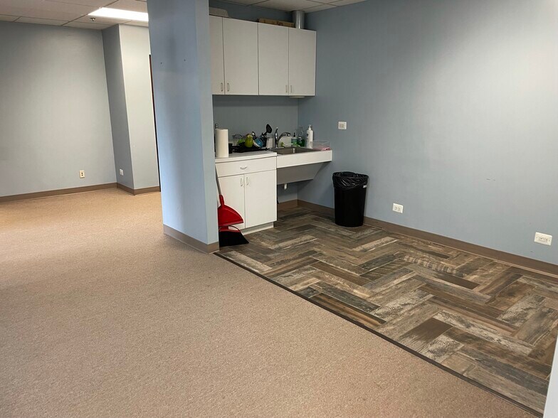More Photos Of 17W662 Butterfield Rd, Oakbrook Terrace Business Park For Lease